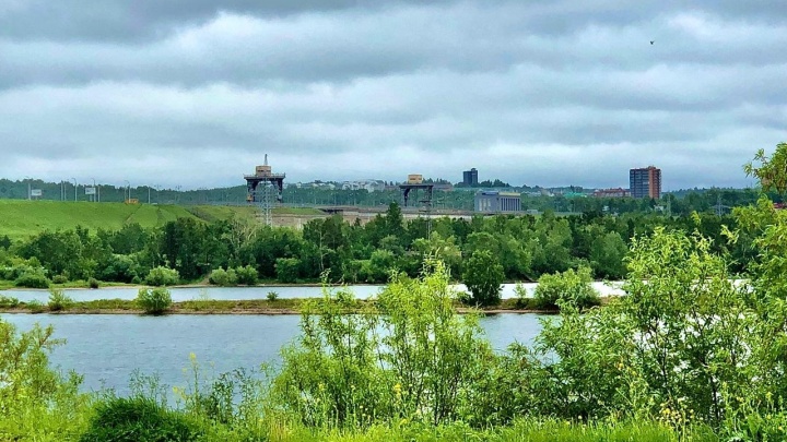 Сбросы на Иркутской ГЭС почти на тысячу кубометров больше, чем обычно в мае