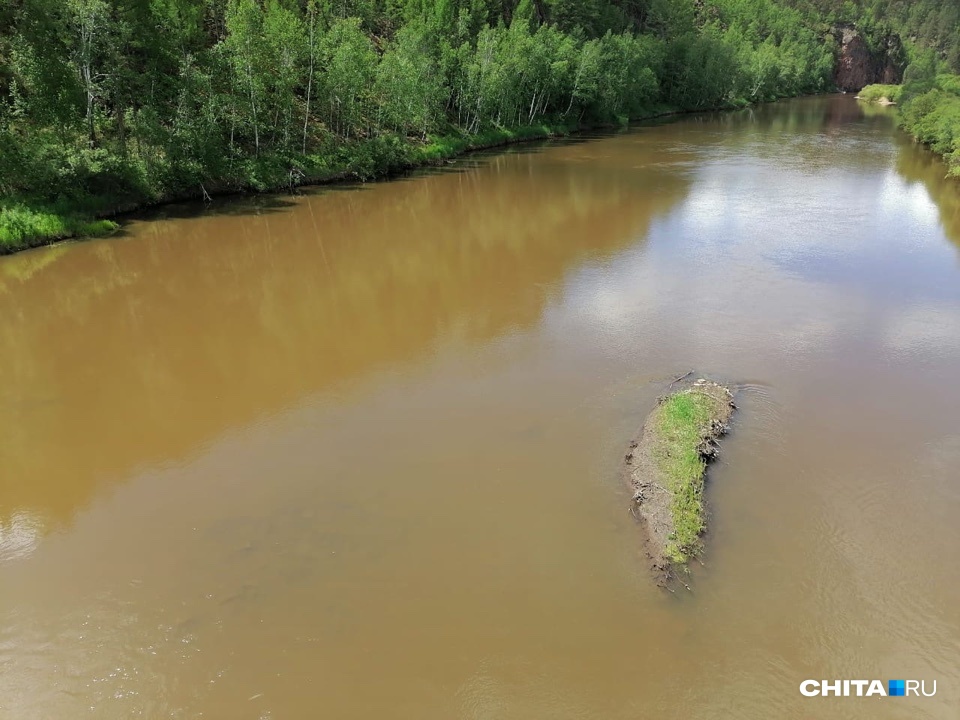 Золотодобытчик безнаказанно загрязнил воду в реке Забайкалья