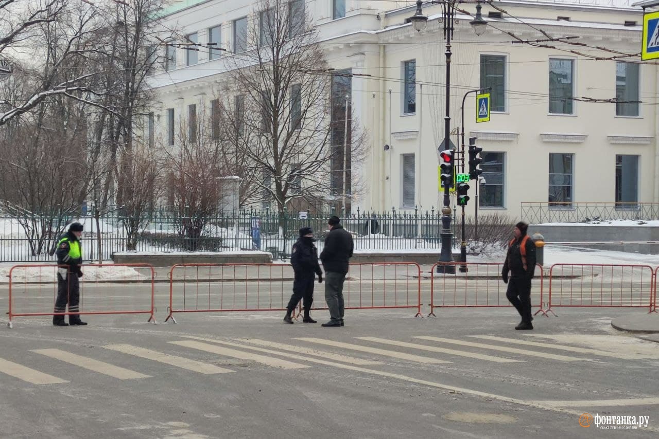 Санкт петербург 9 ноября. Оцепление по периметру. Петербург пробки. Пробки Петербург зима. Гогзин Павел Петербург.