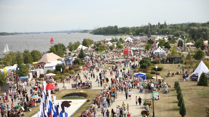 Толпы людей и бесконечные ярмарки: как прошел День города в Ярославле. Большой фоторепортаж