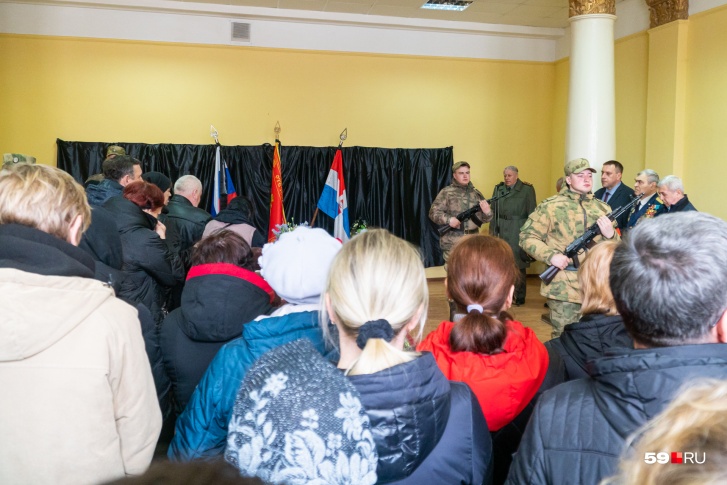 Прощание с солдатом прошло в пермском Доме офицеров Прощание с солдатом прошло в пермском Доме офицеров