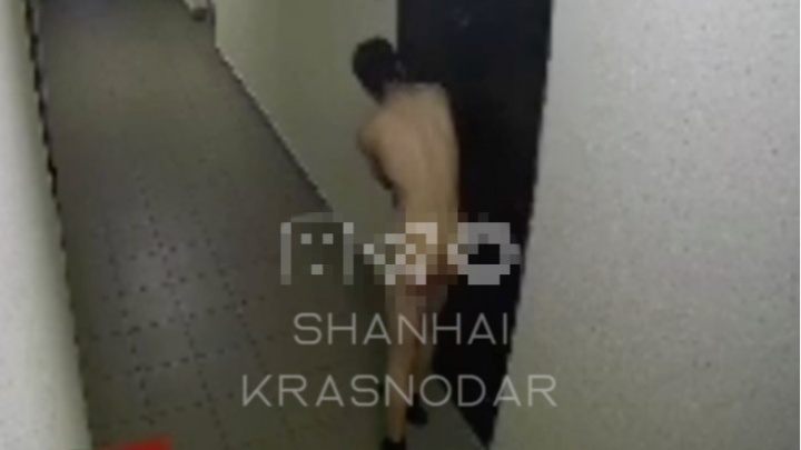 В Музыкальном микрорайоне Краснодара голый парень преследовал девочку