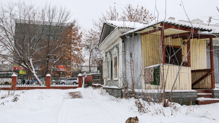 Почерневшие дома и изрисованные гаражи за деловыми центрами: что находится на «непарадной» части улицы Гоголя в Уфе