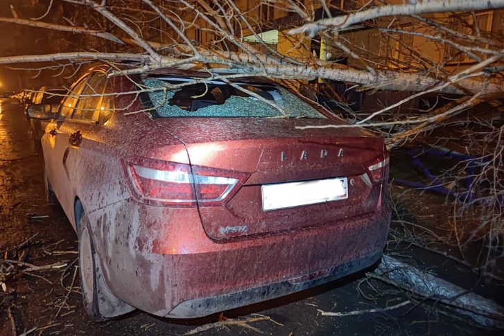 С утра владельца автомобиля ждал очень неприятный сюрприз С утра владельца автомобиля ждал очень неприятный сюрприз