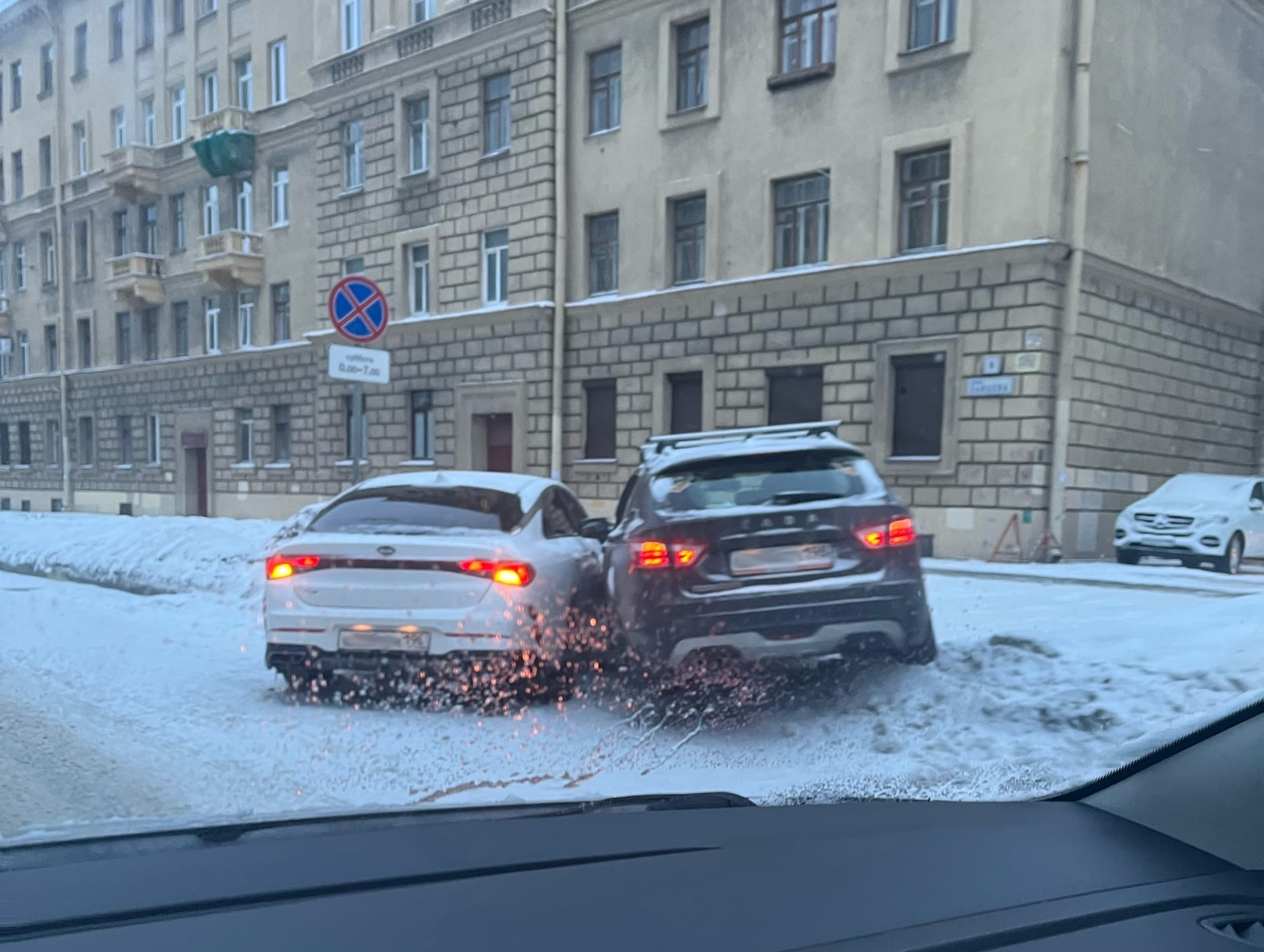 Снегопад насыпал Петербургу ДТП и пару лишних баллов пробок