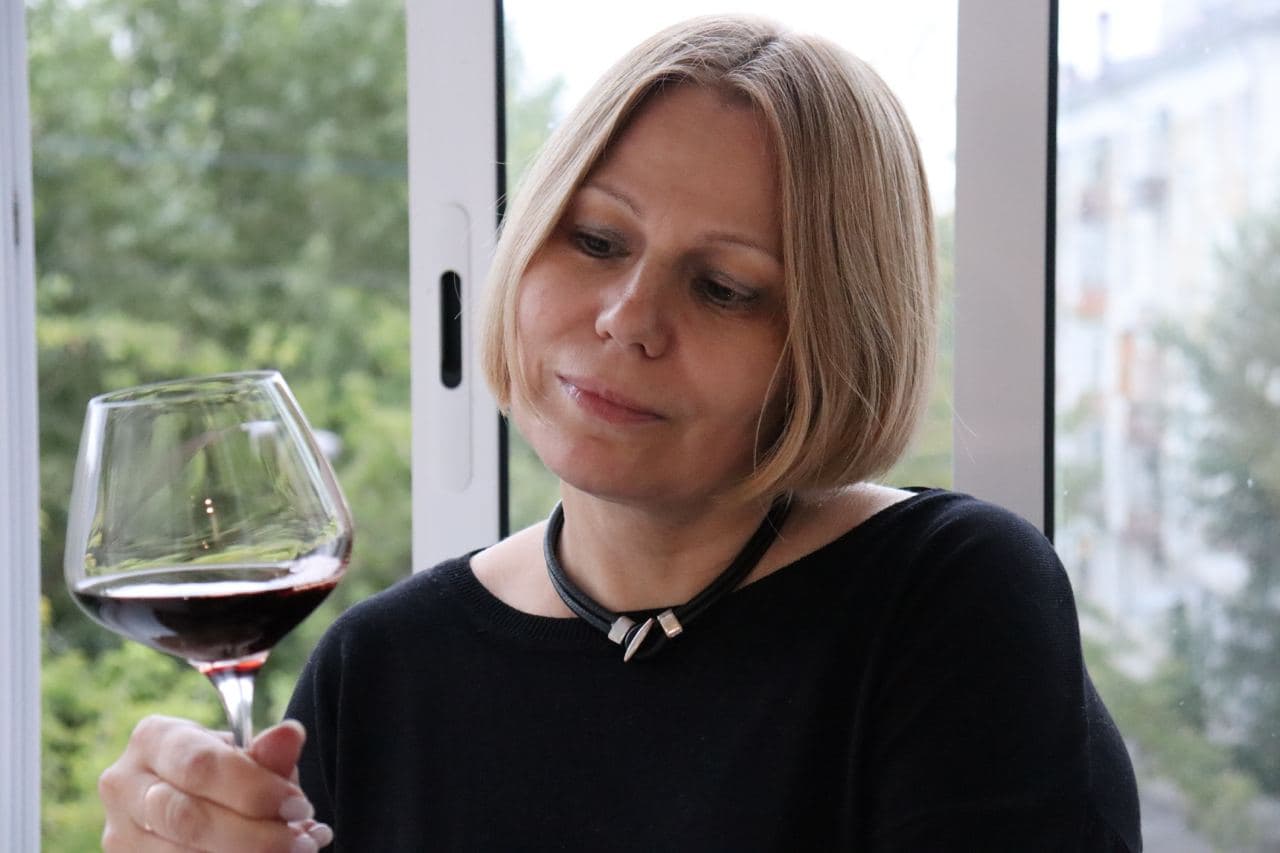 «Чем больше знаешь, тем меньше пьешь». Сомелье из Екатеринбурга — о том, почему каждому нужно изучать вино