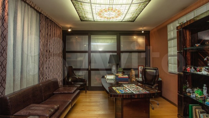 «Для искушенных ценителей роскоши»: 7-комнатную квартиру в Кемерове продают за 25 млн. Смотрим фото