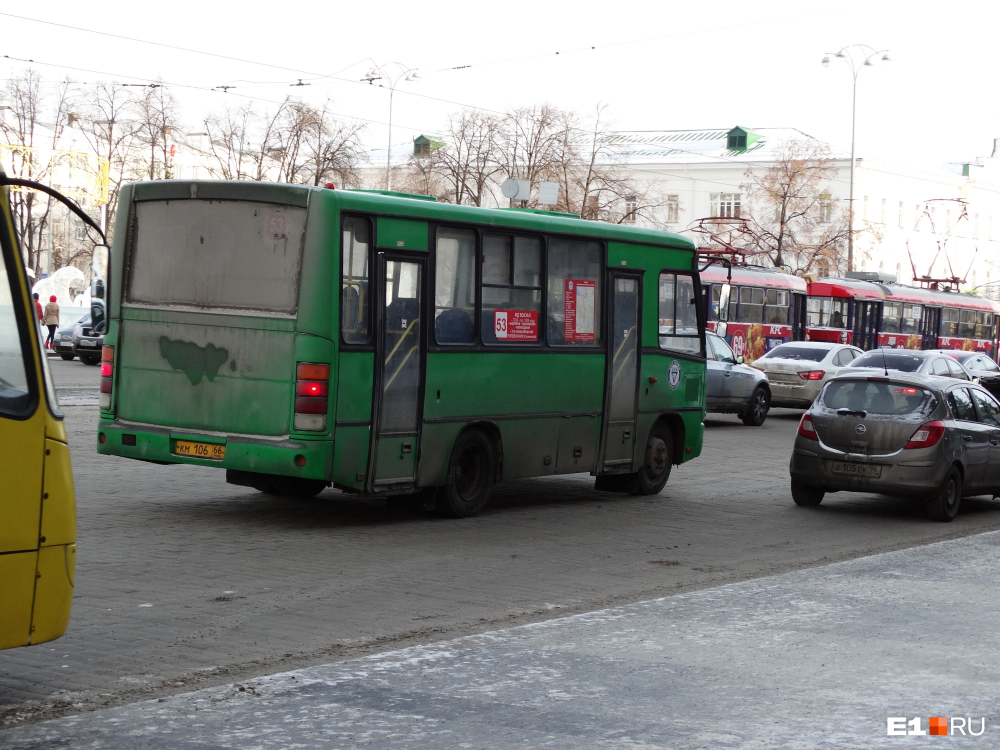В Екатеринбурге перекроют несколько улиц. Рассказываем, как будут ходить автобусы