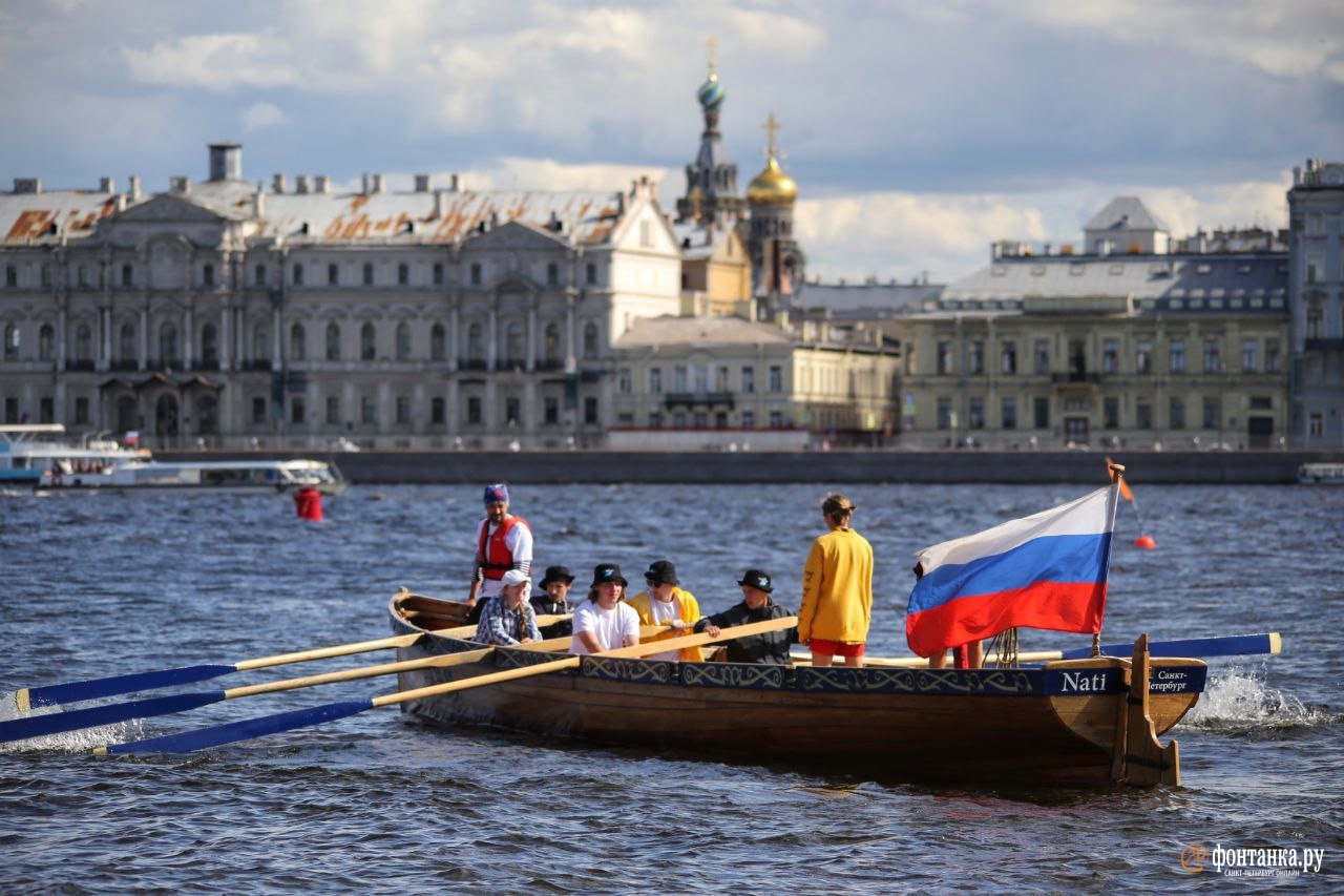 В петербурге проходит. Фонтанка Санкт-Петербург. Яхтенный спорт СПБ. Парусная регата СПБ. Июль СПБ.