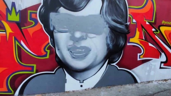 В Сочи неизвестные вандалы замазали краской портрет Остина Пауэрса
