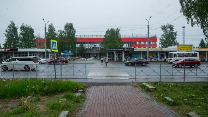 Когда уберут уличные павильоны у ж/д вокзала в Архангельске. Отвечает Дмитрий Морев