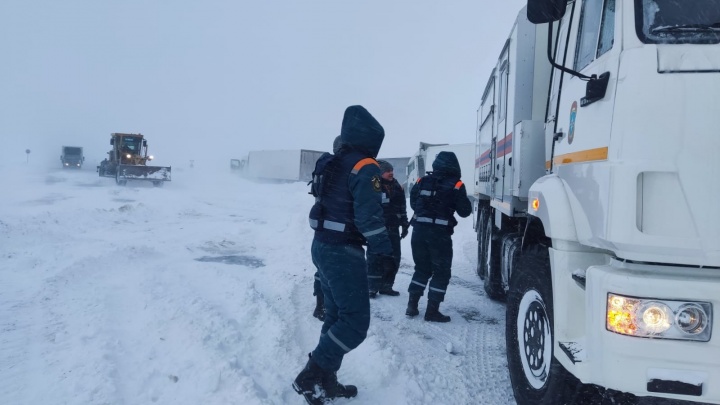 Снежный плен: из-за снегопада остановлено движение на трассе М-5