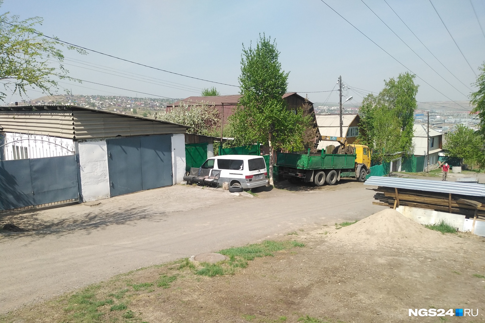 Тихая улочка в частном секторе Покровки Тихая улочка в частном секторе Покровки