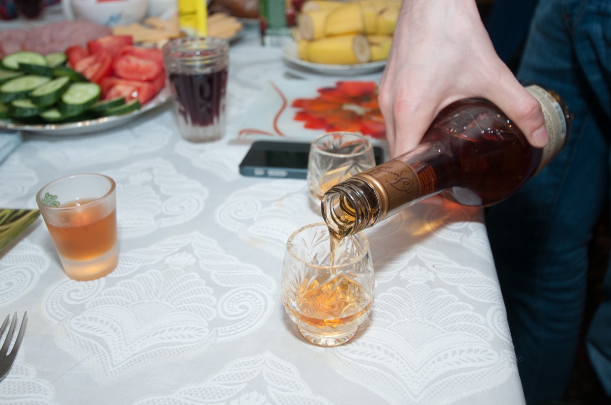 В семьях, где есть зависимые, исключают застолья с алкоголем