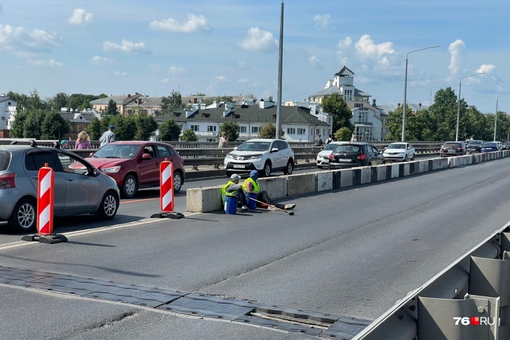 Рабочие будут ремонтировать Октябрьский мост в три смены