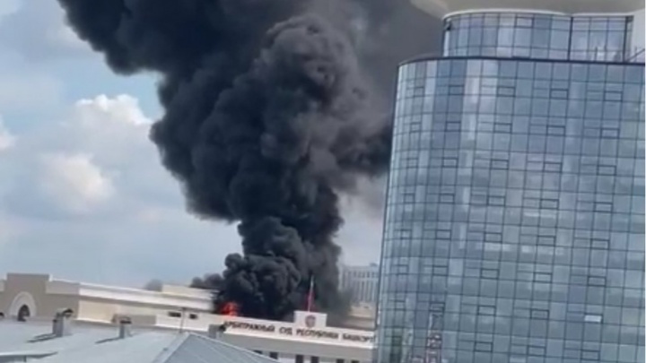 В Уфе горит новое здание Арбитражного суда Башкирии