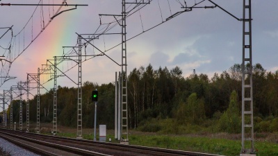 Невидим, без цвета и запаха: жителей региона предупредили об опасности на железной дороге