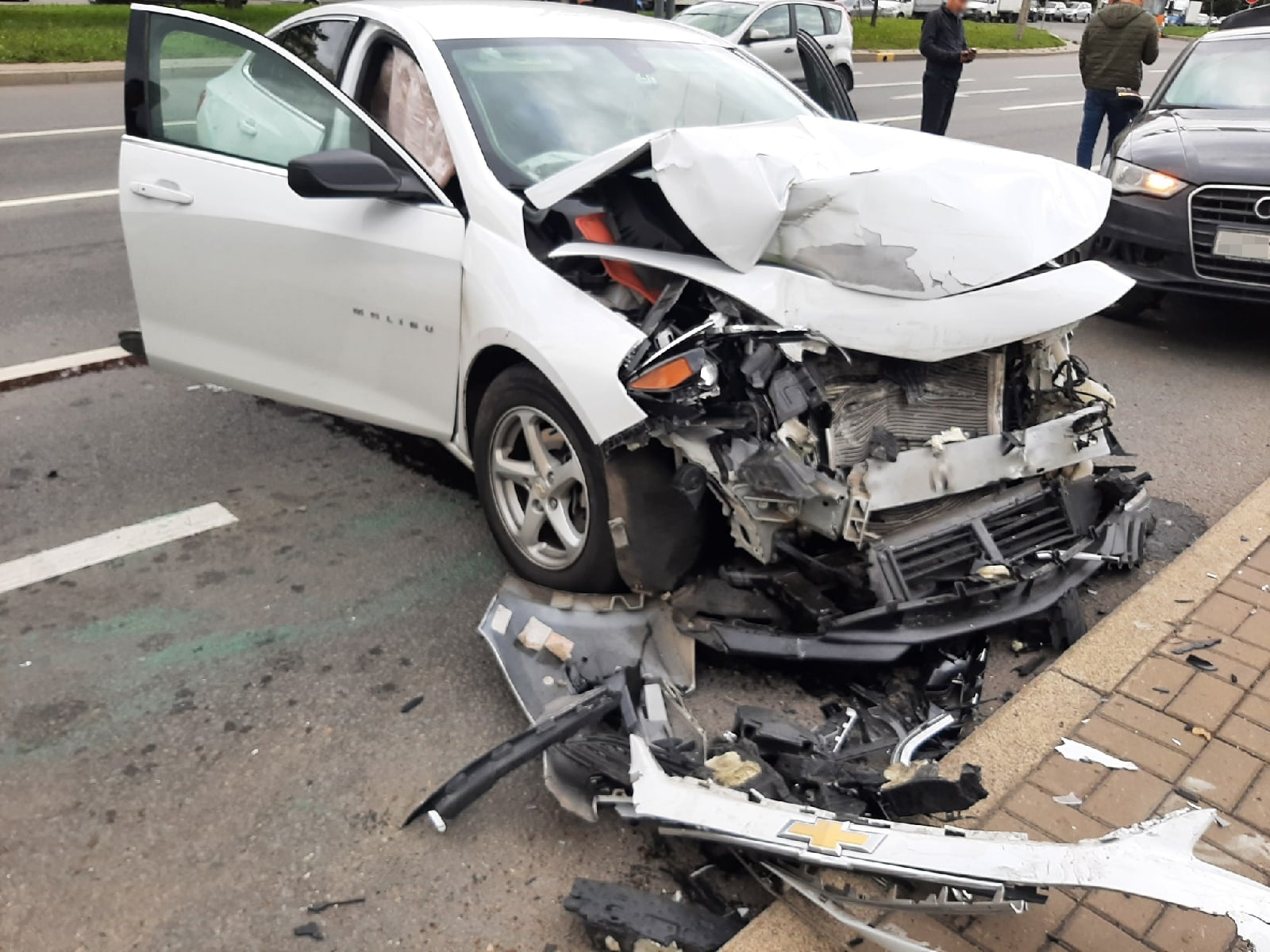 Задумавшийся водитель «Шевроле» собрал массовую аварию на Дунайском |  05.09.2022 | Санкт-Петербург - БезФормата