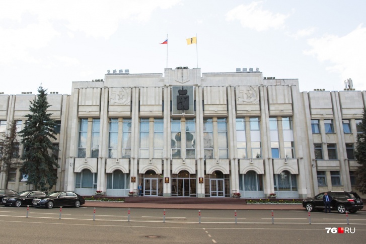 В Ярославле могут повысить зарплаты государственным и муниципальным служащим