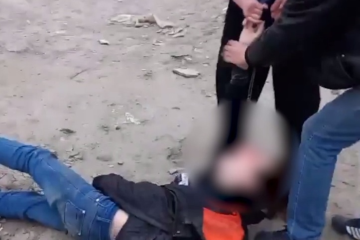 14-летнего мальчика избили его сверстники на улице в микрорайоне Чурилово 14-летнего мальчика избили его сверстники на улице в микрорайоне Чурилово