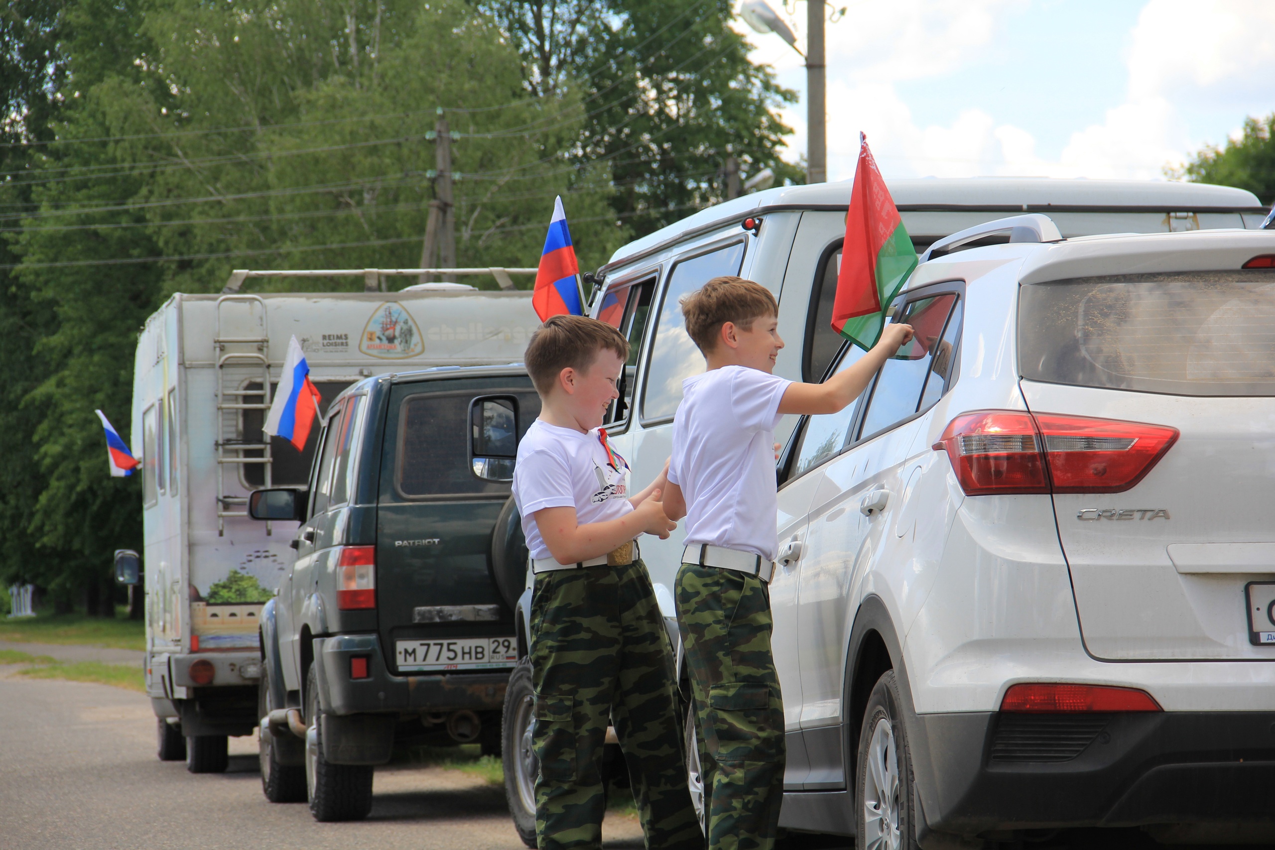 Каждый июнь воспитанники центра вместе со взрослыми ездят в автопробег по Беларуси