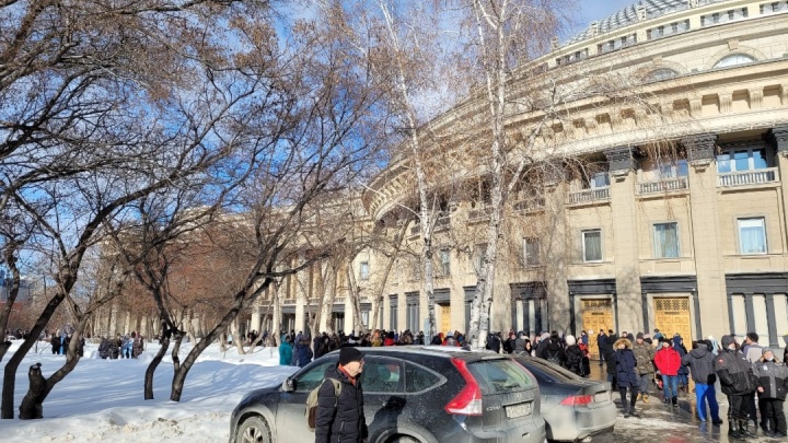 Зрителей «Щелкунчика» эвакуировали из НОВАТа из-за сообщения о бомбе в театре