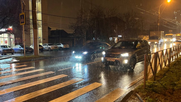 Краснодар встал в 10-балльные пробки во время дождя