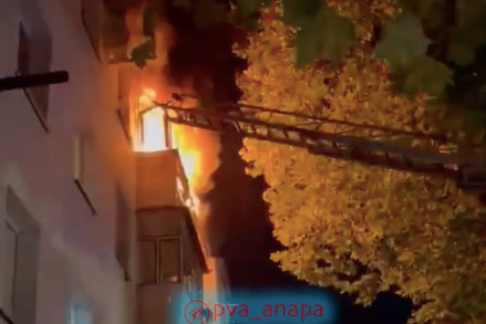 В Анапе мужчина погиб при пожаре в жилом доме. Ранее он разводил огонь в квартире