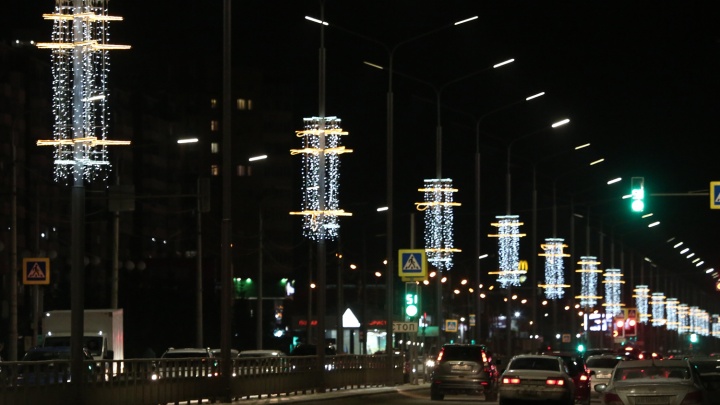 Вечером четверга на улицах Красноярска заработает новогодняя подсветка