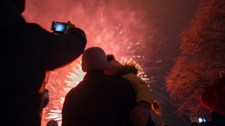 Как правильно зажечь фейерверк, чтобы встретить Новый год без приключений: советы от МЧС Поморья