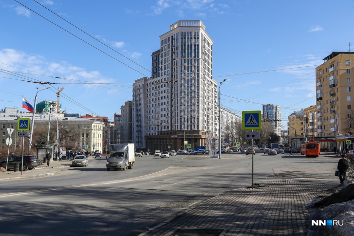 Площадь Свободы уже скоро перестанет быть такой просторной Площадь Свободы уже скоро перестанет быть такой просторной