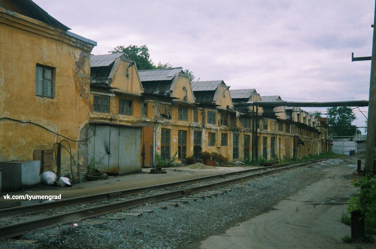 К середине 2000-х годов заводские цеха снесли, расчистили территорию под строительство жилых домов. На фото — литейно-прессовый цех <nobr class="_">№ 3</nobr>