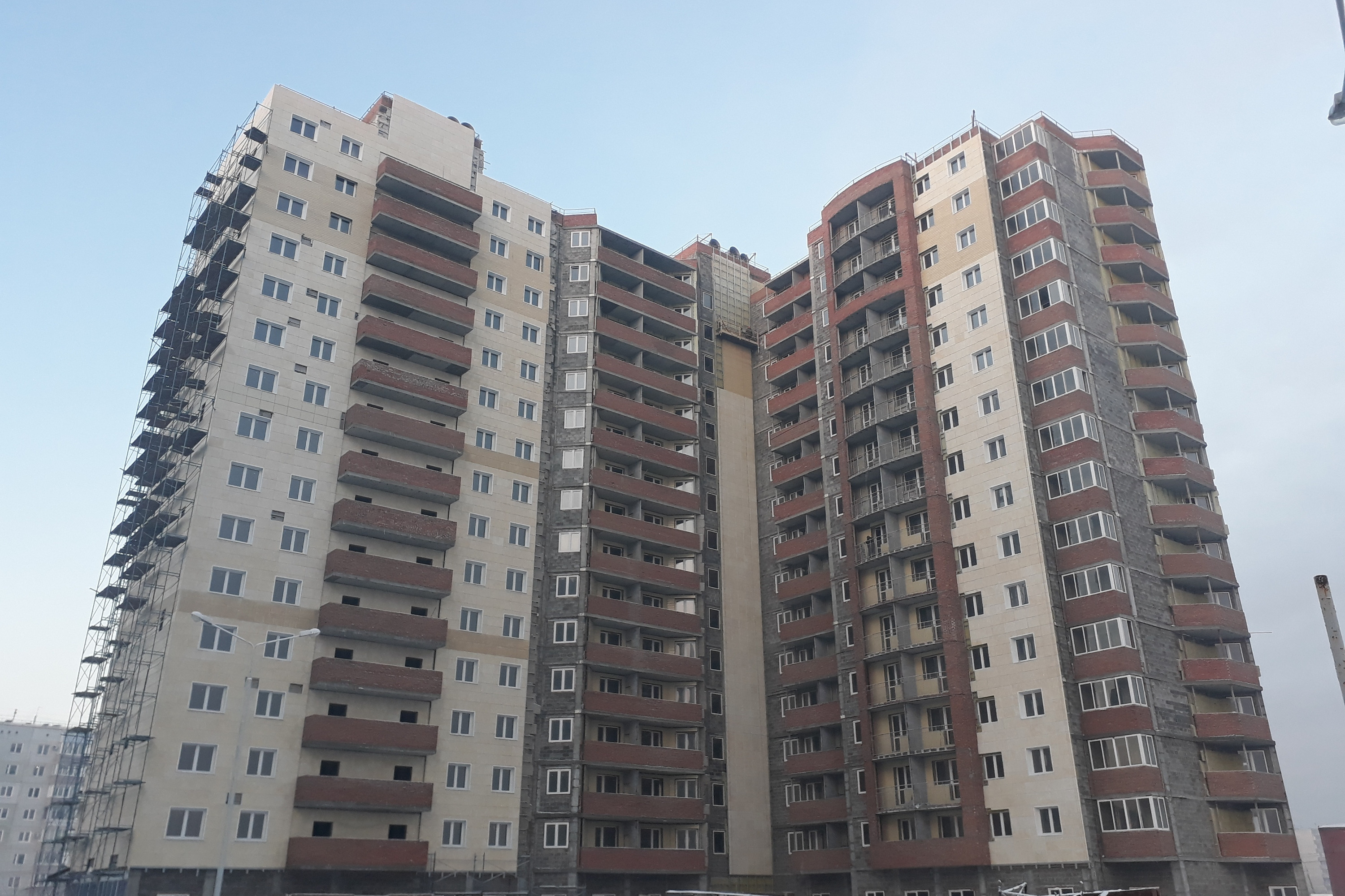 В Омске решили достроить проблемный дом на Кирова. Квартиры ждут 260 дольщиков