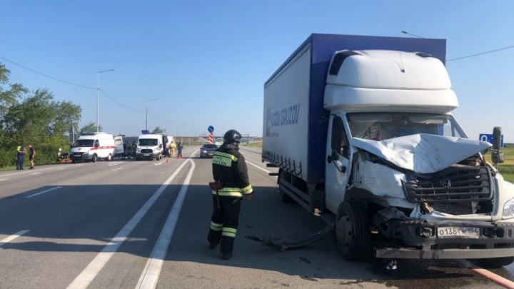 Полиция задержала водителя грузовика, протаранившего пассажирский автобус под Челябинском