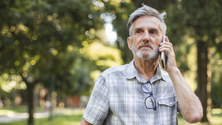 Как пенсионерам защититься от телефонных мошенников: в банке составили инструкцию