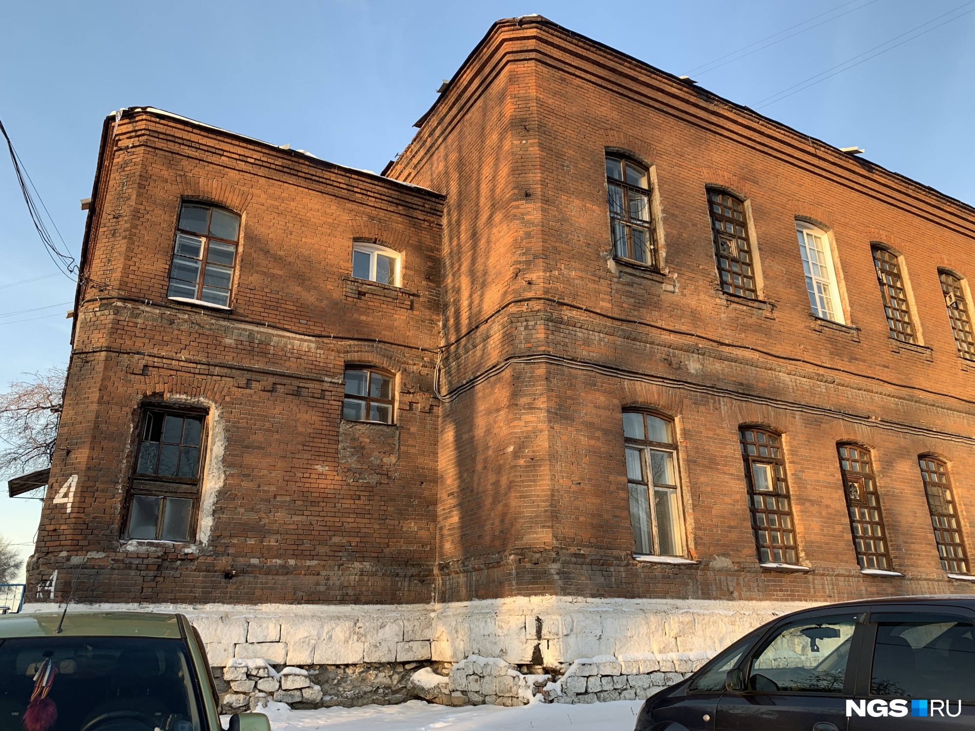 Старинное здание психбольницы Старинное здание психбольницы