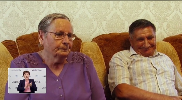 В трансляции показывают старичков, которые прожили вместе больше 50 лет