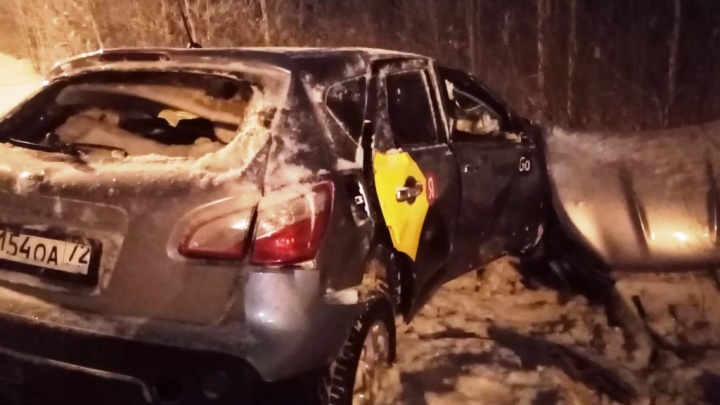 Разбился насмерть 24-летний автомобилист в Тобольске