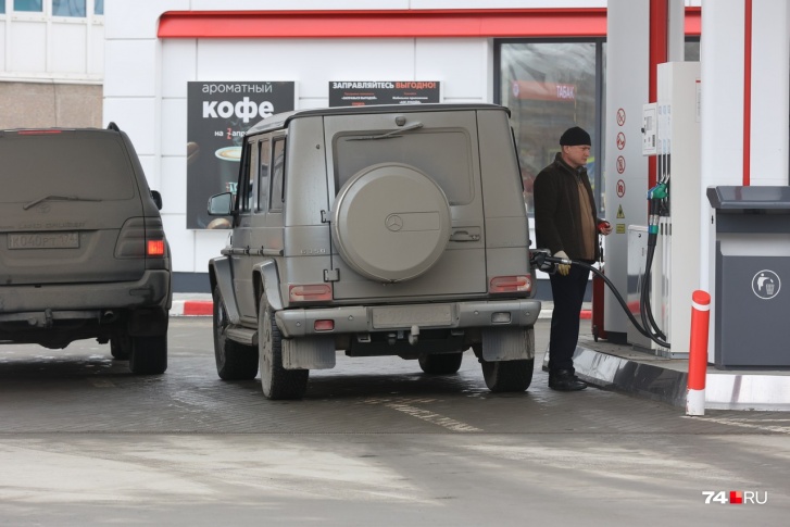 Автомобилисты не верят глазам: впервые за долгое время бензин на ряде АЗС подешевел Автомобилисты не верят глазам: впервые за долгое время бензин на ряде АЗС подешевел