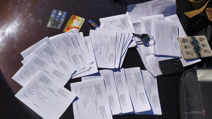 Две тысячи рублей и фото документов: врач и две студентки медвуза продавали поддельные сертификаты о вакцинации