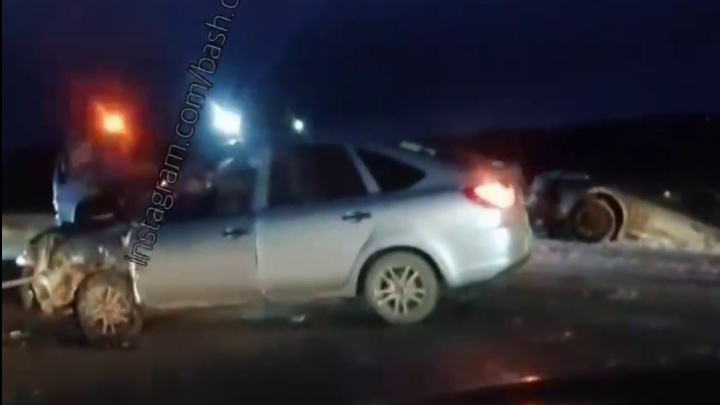 Замес на Миловском шоссе: в Уфе столкнулись три легковушки