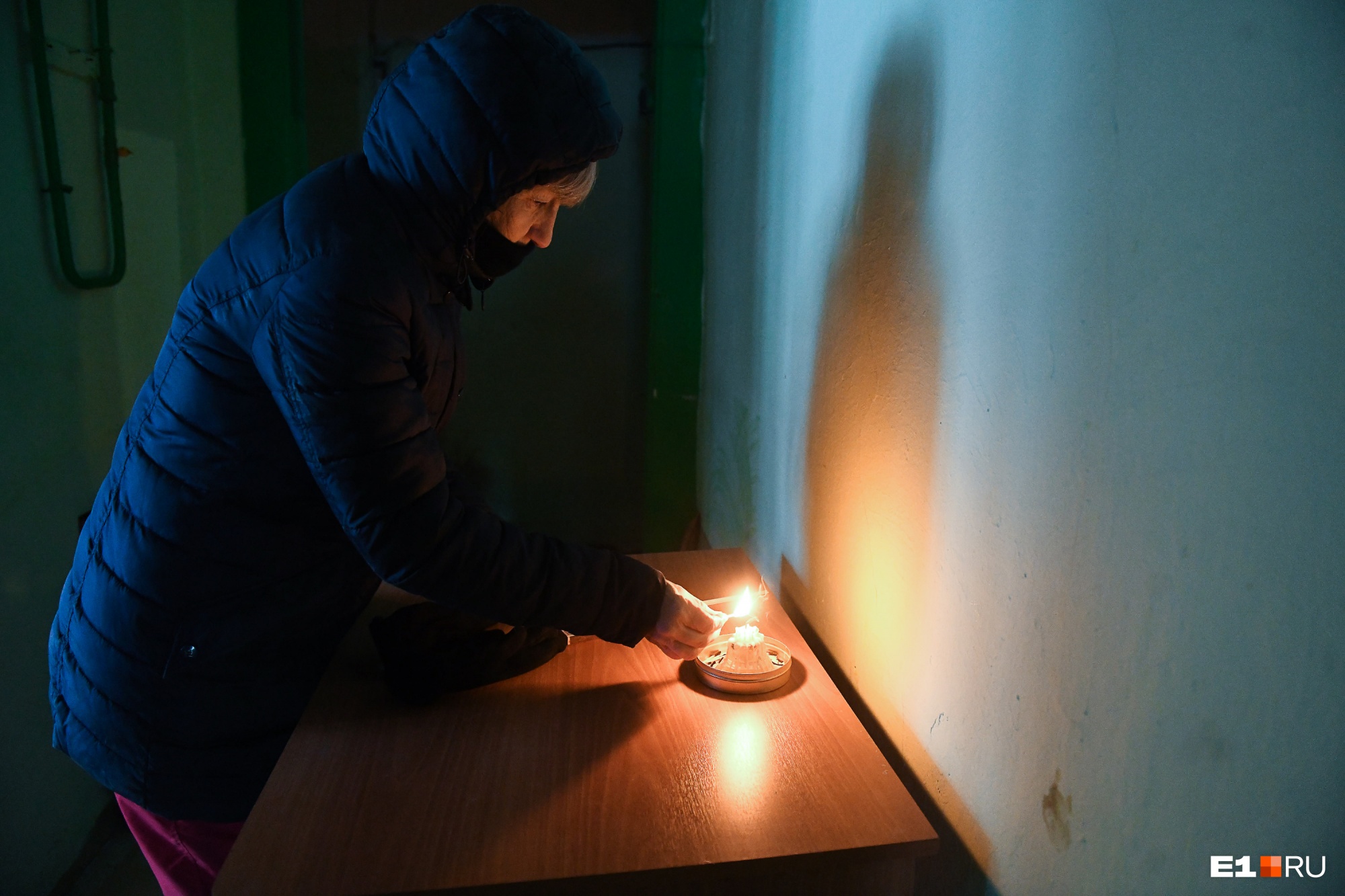 «Костры начали жечь, чтобы согреться»: село под Екатеринбургом замерзает из-за отключения электричества