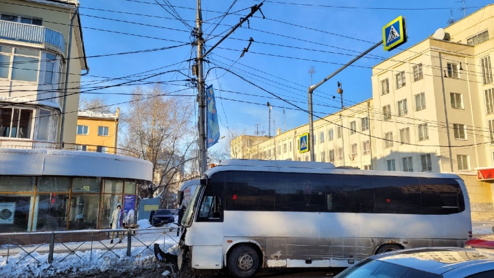 Подробности ДТП с автобусом на Красном проспекте: куда везли 28 детей