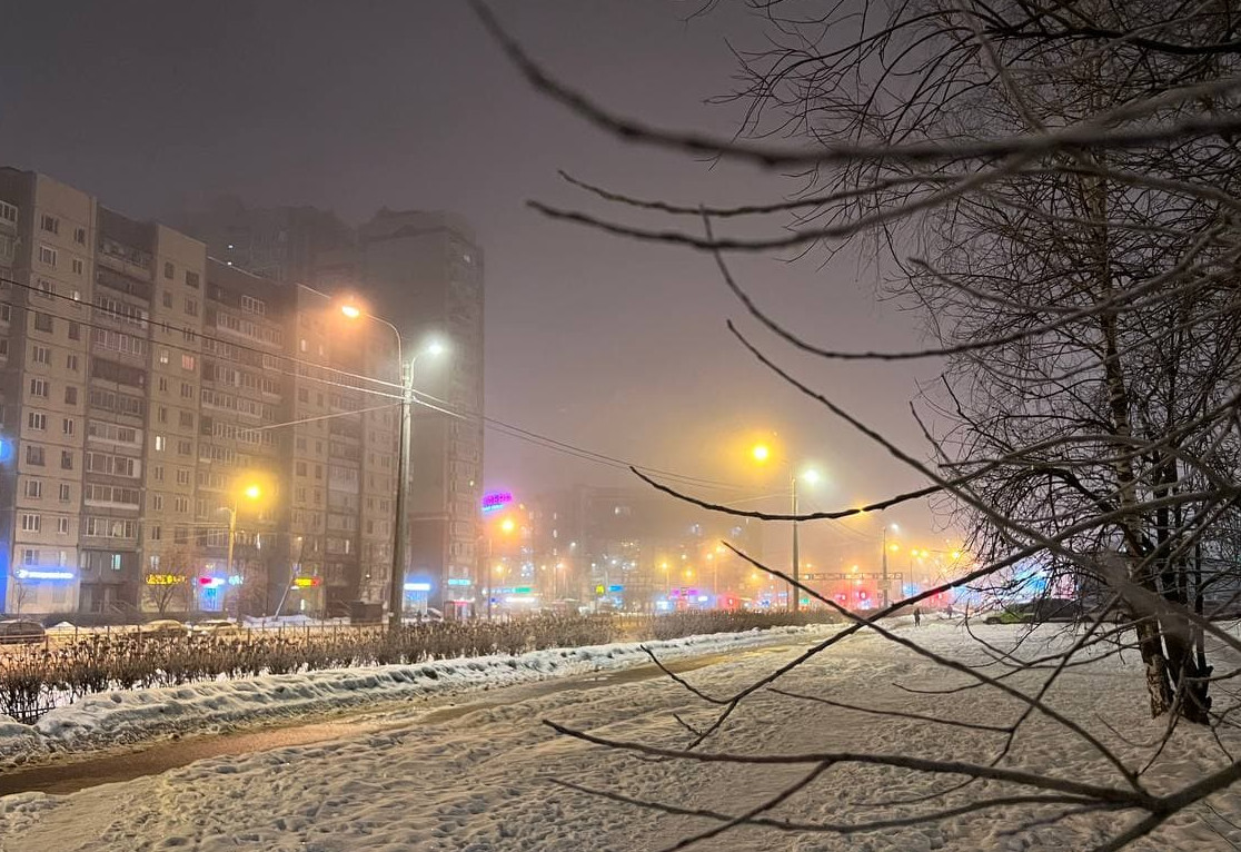 После ночи в огнях утро в Петербурге — в тумане