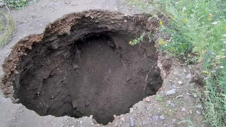 Обвал дороги произошел в Бодайбинском районе на месте старинной шахты для добычи золота