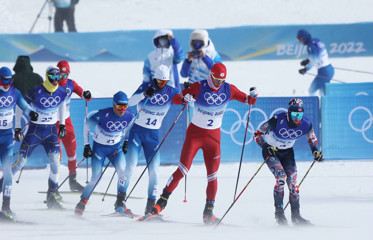 Александр Большунов взял золото Олимпиады на лыжном марафоне