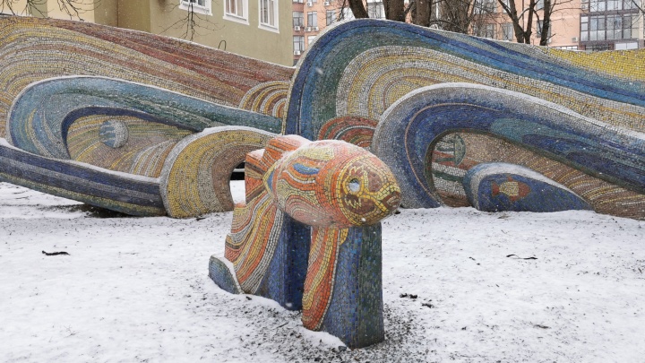 Активисты в Ростове добиваются для скульптуры «Рыбка и волна» статуса памятника. Почему сейчас?
