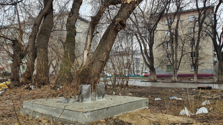 Жильцы четырех домов в Новосибирске мешают установить вышку сотовой связи — боятся излучения