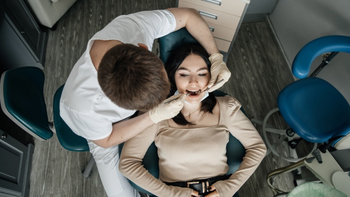 Как сэкономить время и деньги на протезировании зубов