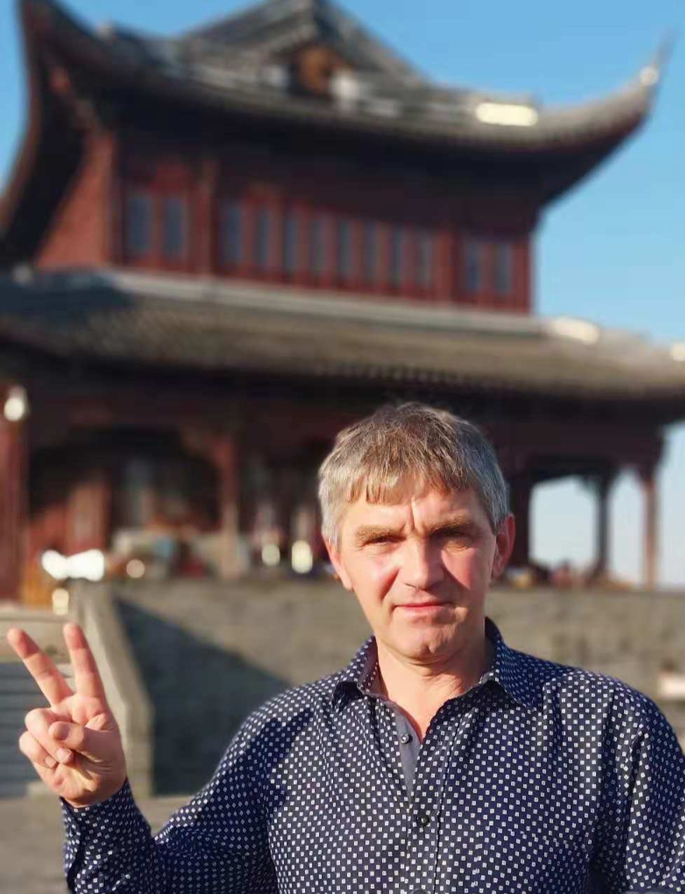 Пащенко осенила идея о строительстве новых городов во время поездки в Китай Пащенко осенила идея о строительстве новых городов во время поездки в Китай